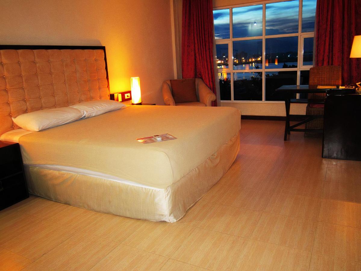 Cebu Dulcinea Hotel And Suites-Mactan Airport Hotel Lapu-Lapu City Eksteriør billede
