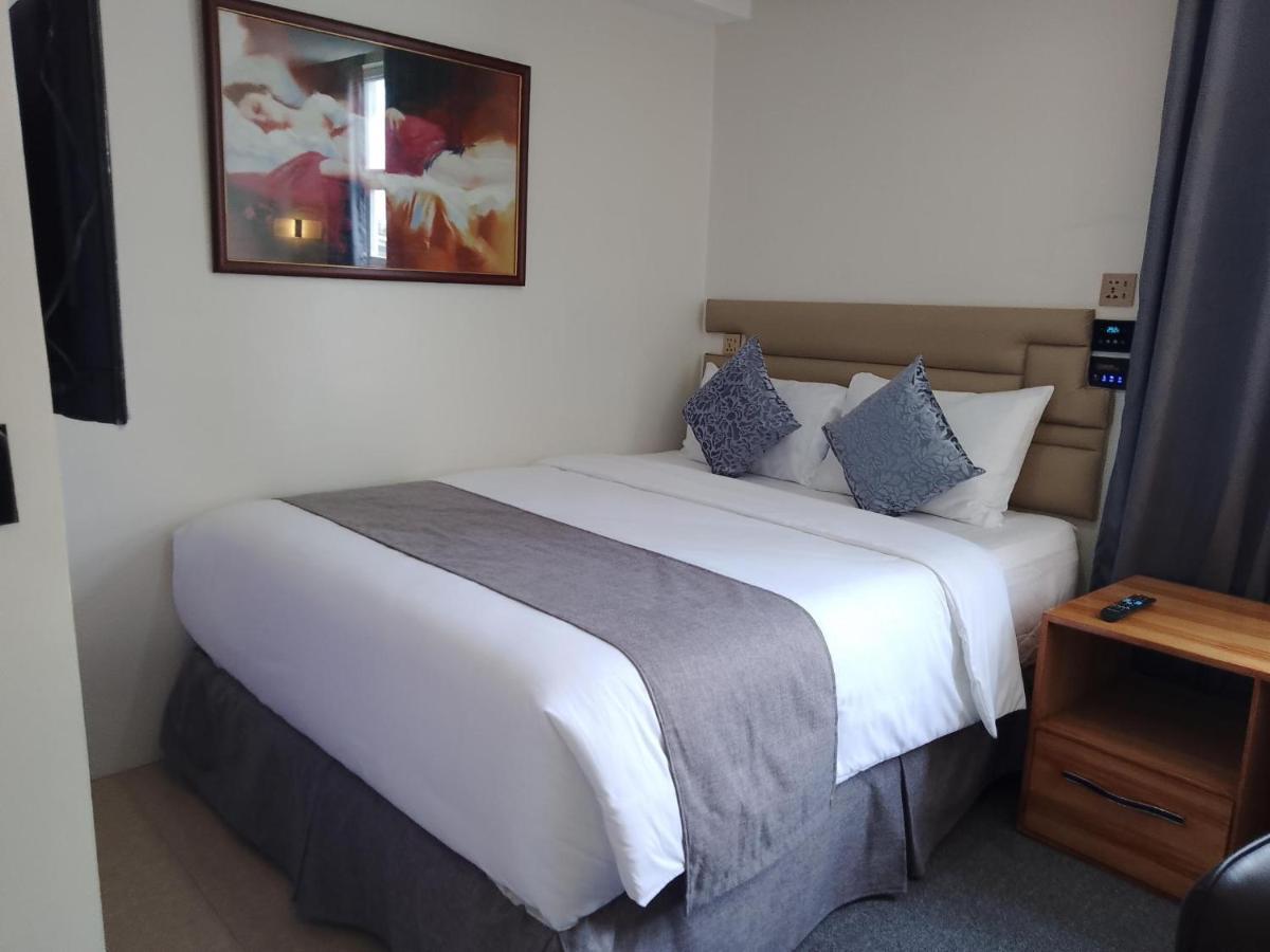 Cebu Dulcinea Hotel And Suites-Mactan Airport Hotel Lapu-Lapu City Eksteriør billede