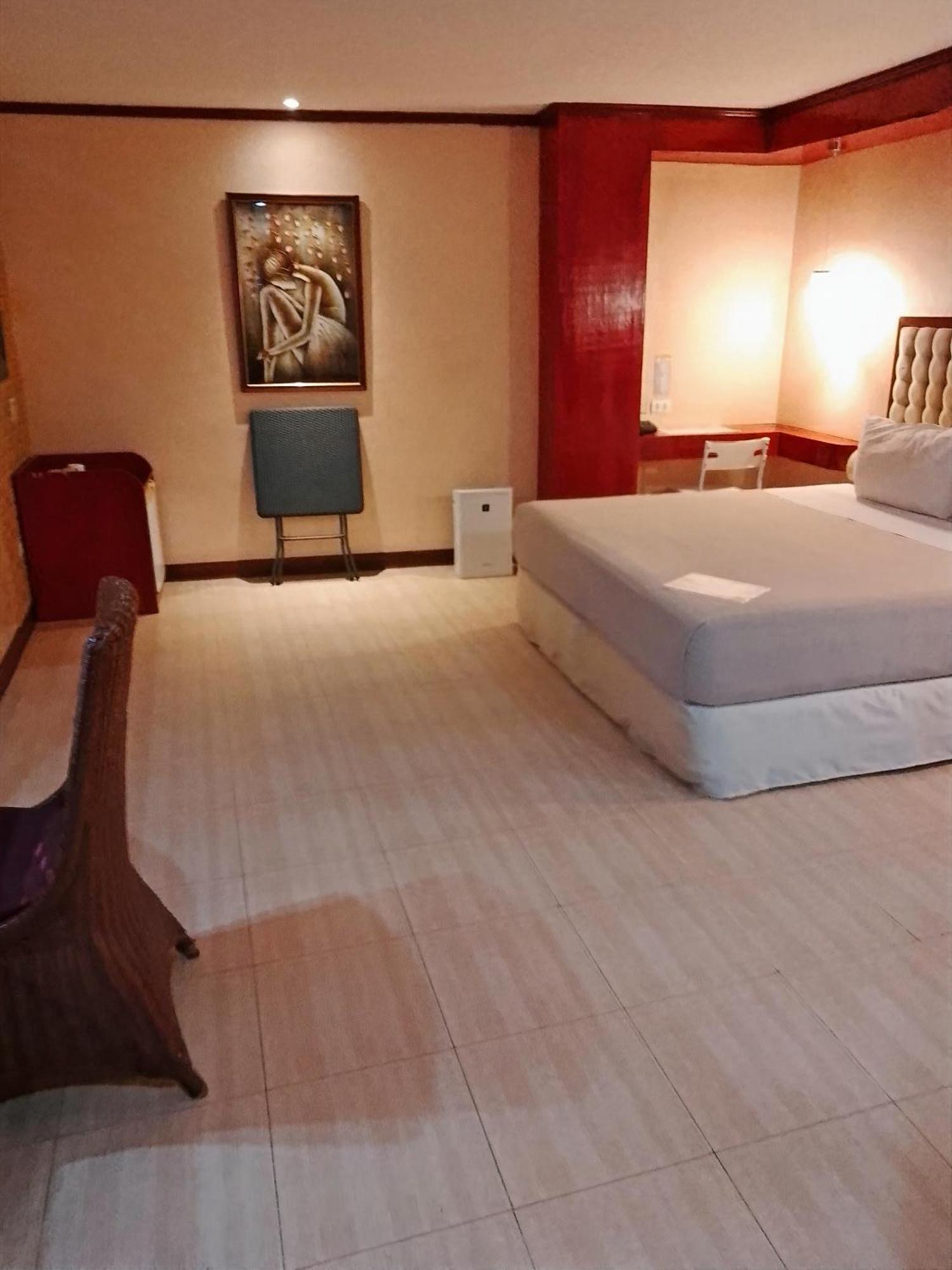 Cebu Dulcinea Hotel And Suites-Mactan Airport Hotel Lapu-Lapu City Eksteriør billede