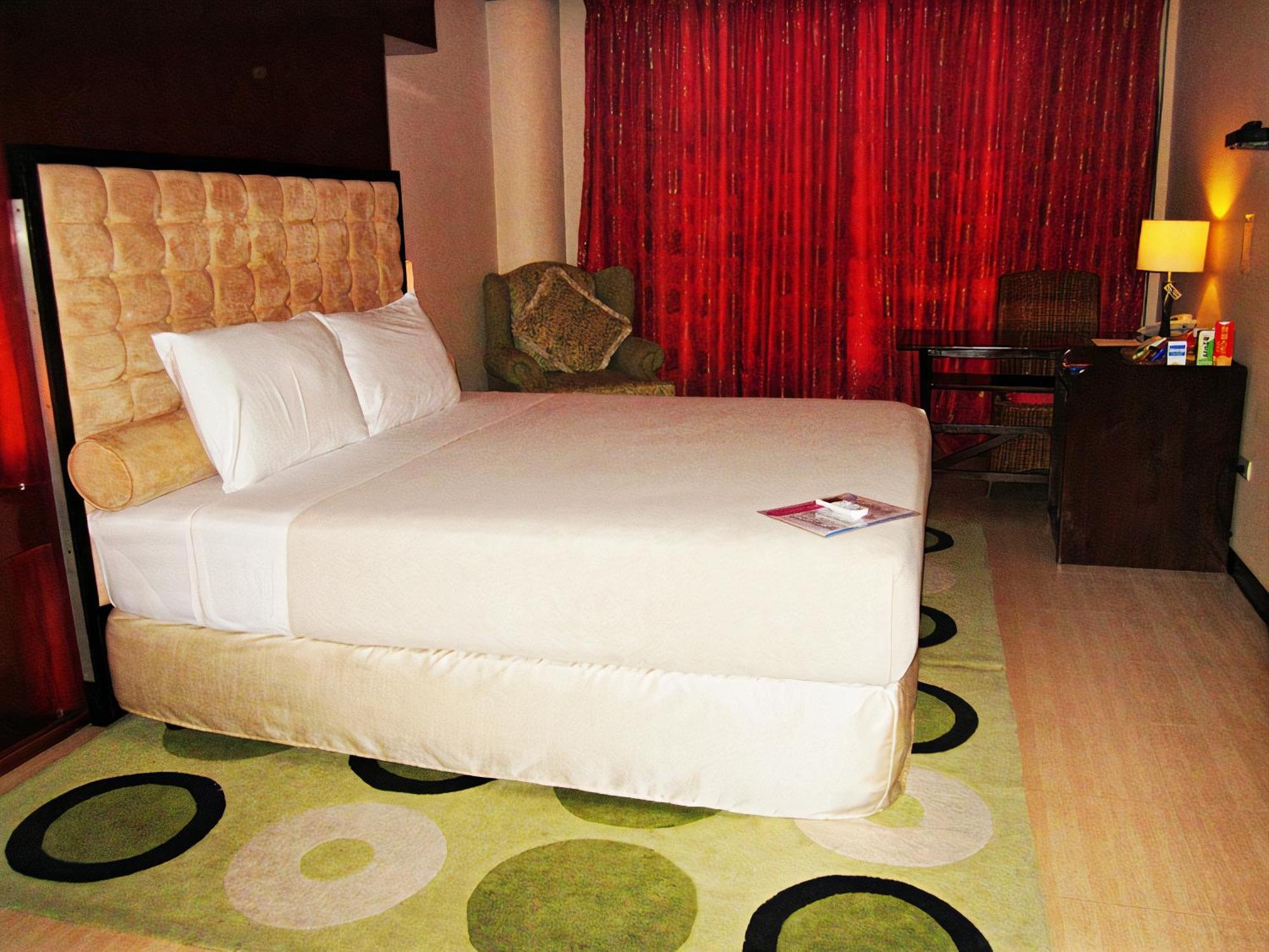 Cebu Dulcinea Hotel And Suites-Mactan Airport Hotel Lapu-Lapu City Eksteriør billede