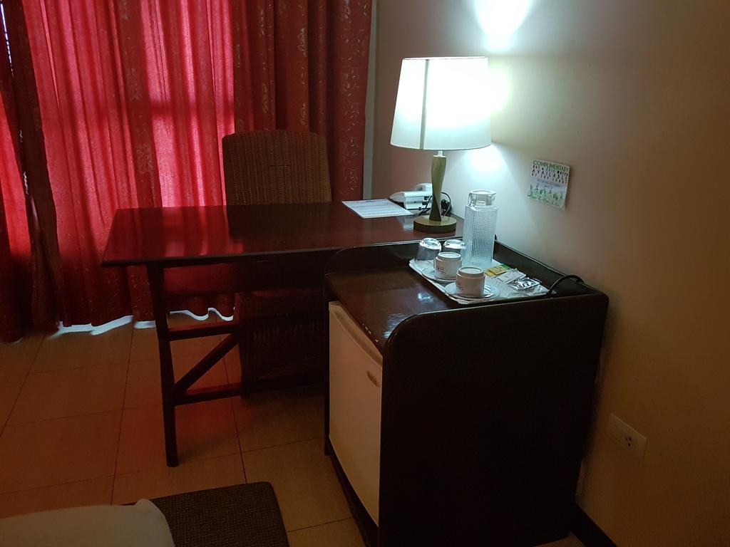 Cebu Dulcinea Hotel And Suites-Mactan Airport Hotel Lapu-Lapu City Eksteriør billede
