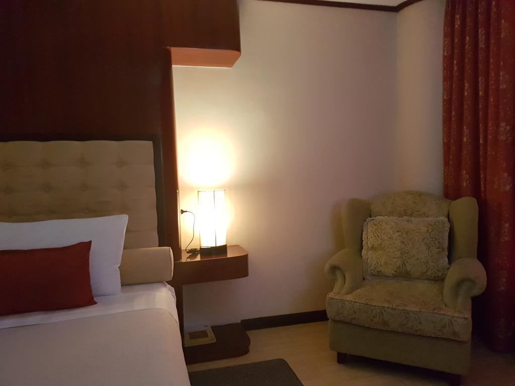 Cebu Dulcinea Hotel And Suites-Mactan Airport Hotel Lapu-Lapu City Eksteriør billede