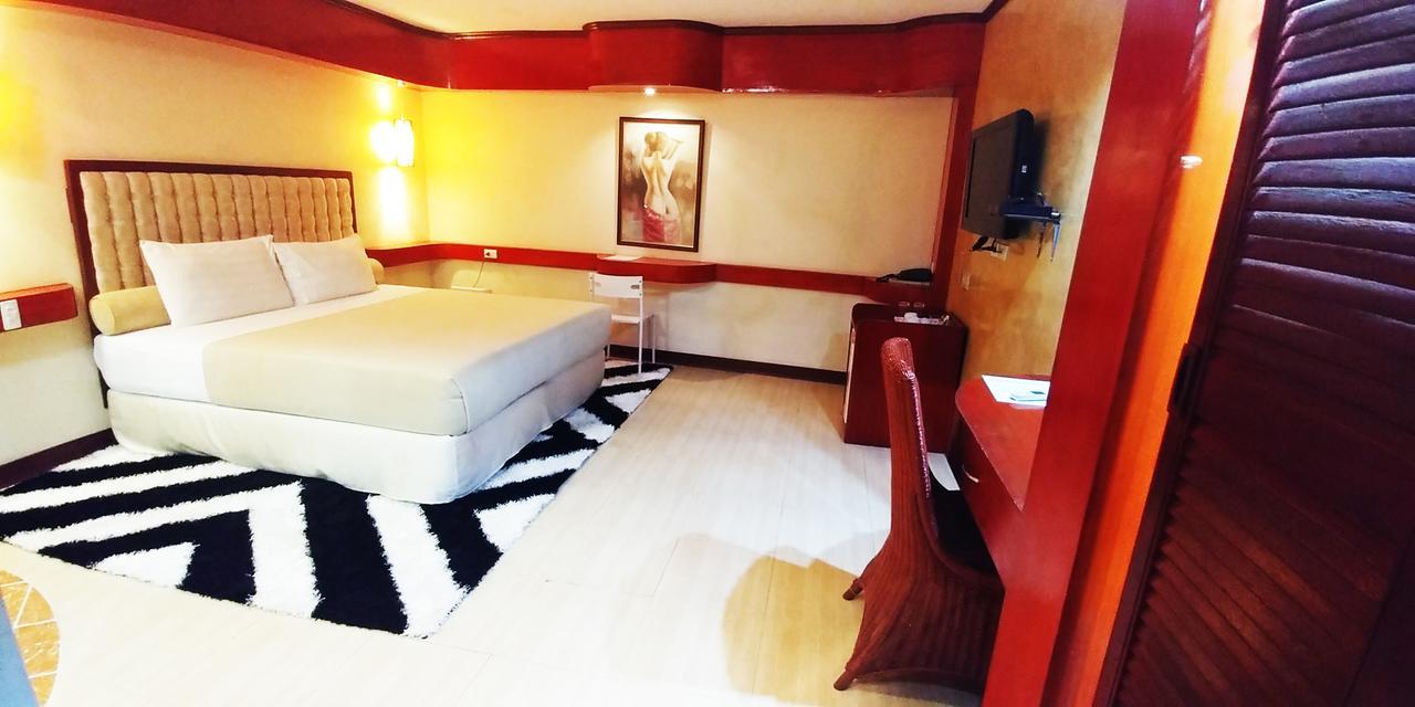 Cebu Dulcinea Hotel And Suites-Mactan Airport Hotel Lapu-Lapu City Eksteriør billede