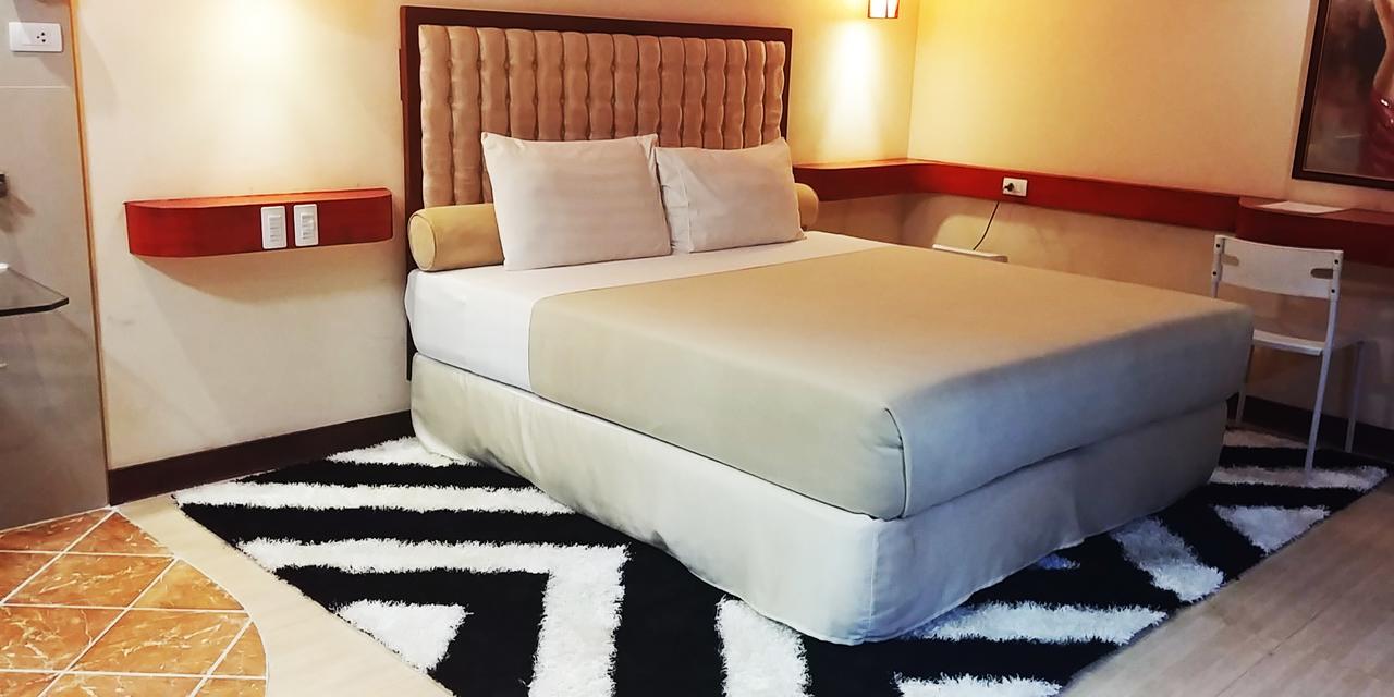 Cebu Dulcinea Hotel And Suites-Mactan Airport Hotel Lapu-Lapu City Eksteriør billede