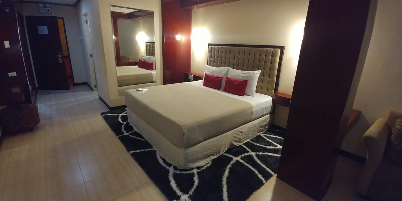 Cebu Dulcinea Hotel And Suites-Mactan Airport Hotel Lapu-Lapu City Eksteriør billede