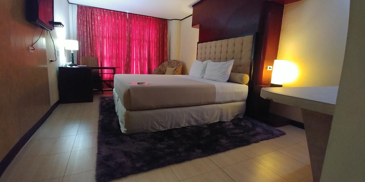 Cebu Dulcinea Hotel And Suites-Mactan Airport Hotel Lapu-Lapu City Eksteriør billede